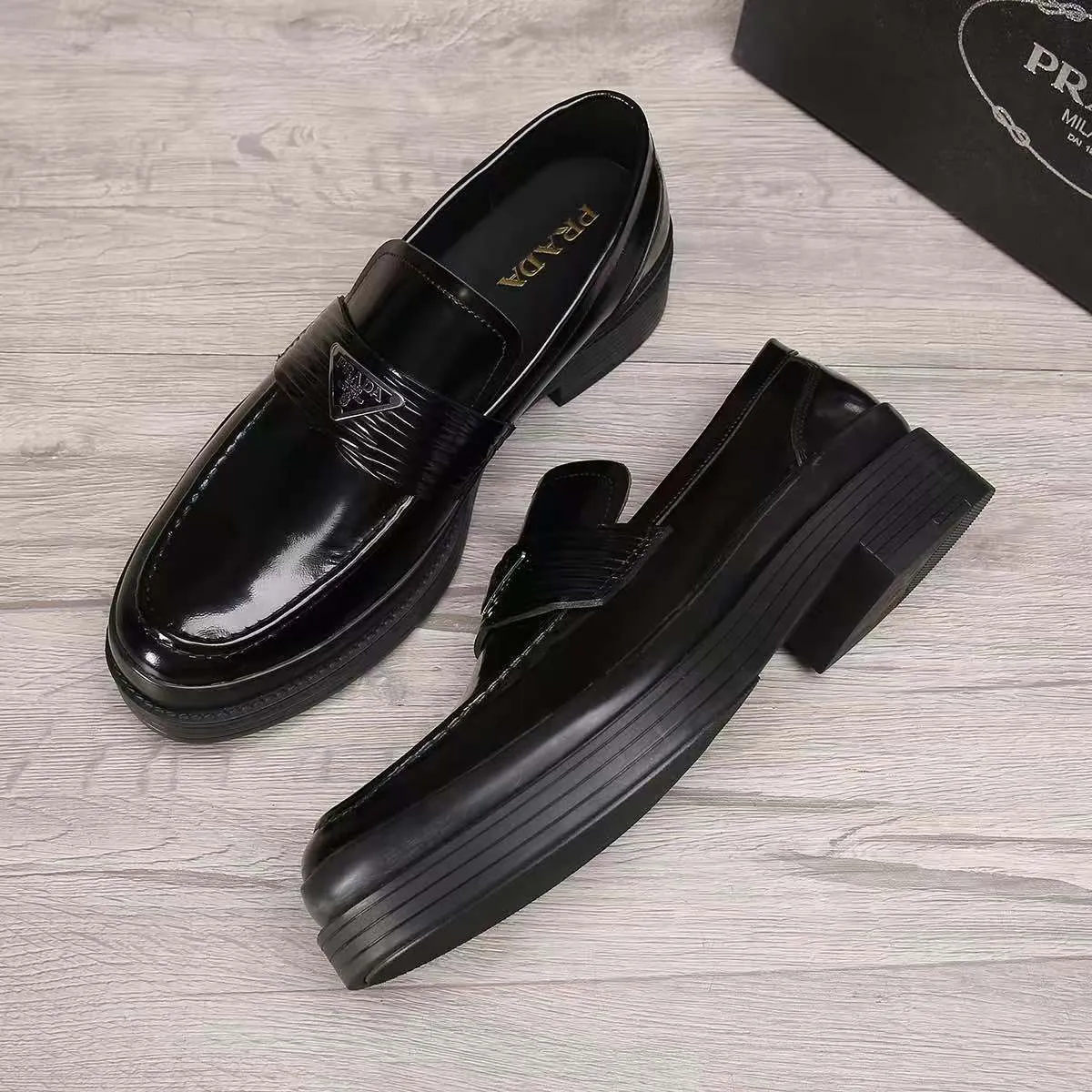 Men's shoes 💰540 💰💰🎩🎩【Prada】Counter 1:1⬆️original reproduction, absolute quality🆗Original outsole, high-quality imported rubber, wear-resistant and non-slip, never degummed, upper material: imported first-layer cowhide➕anti-slip foam outsole, official website material, lining material: water-dyed leather lining, 3 colors available! Code number 38-45